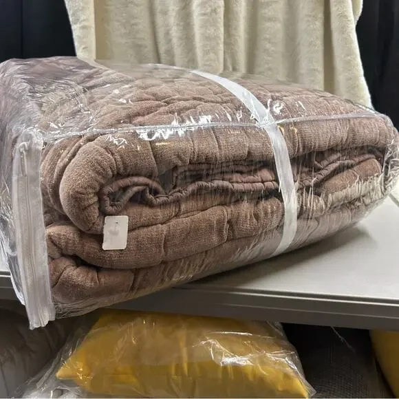 Pottery Barn Cozy Cloud Handcrafted Quilt Rosewood Pink Brown King California - Picture 4 of 4